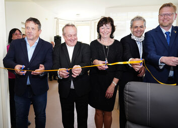 Biskup požehnal novému centru denních a terénních služeb v Červeném Kostelci