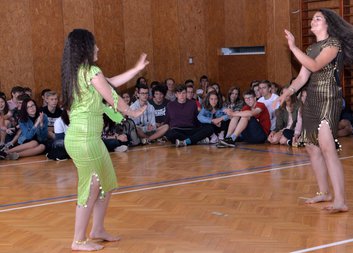 Multikulturní den přiblížil studentům umění a zvyky více než desítky zemí