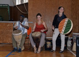 Hra na bubínky a africky tanec 