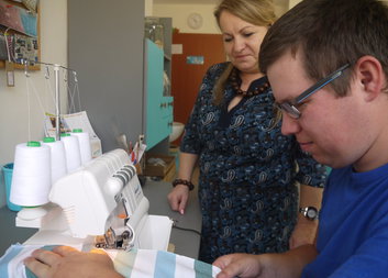 Do dílen se hendikepovaní těší na práci i kamarády