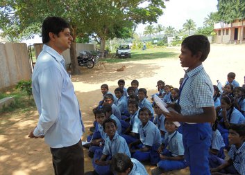 Naživo s Indy o tom, jak čeští dárci mění životy chudých indických dětí