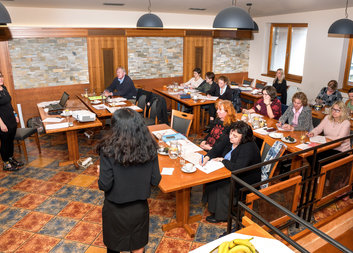 V projektu DekaCert se proškolilo prvních třináct lektorů