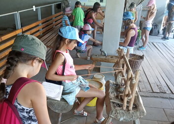 Letní putování s Young Caritas z pravěku až do vesmíru