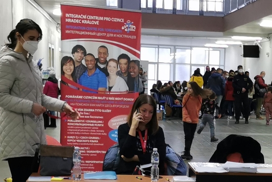 Charita pomáhá uprchlíkům z Ukrajiny a zřídila pro ně i speciální infolinku