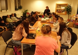 Naše kolegyně Nataliya Dotsenko, původem z Ukrajiny, je pro běžence doslova anděl a nepostradatelný průvodce 