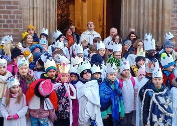 Požehnání koledníkům odstartovalo Tříkrálovou sbírku na Královéhradecku