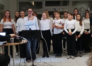 Dobrovolníci doprovodili pacienty na Vánoční koncert v nemocnici