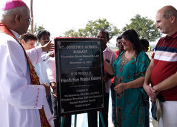 Slavnostní zahájení stavby školy sv. Josefa v chudé indické vesnici Karadi